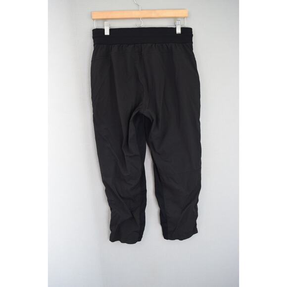 Lululemon Beyond the Studio Crop Athletic Pants Women’s Sz 8 Black - Picture 2 of 3